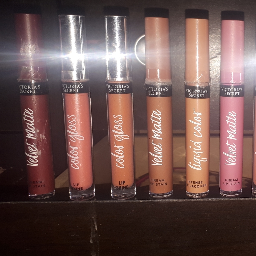 Hi I have available Victoria secret lipgloss